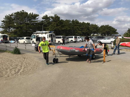 検見川の浜レスキュー艇Eddie格納庫