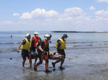 美浜消防署 検見川ビーチ連盟 連携水難救助訓練